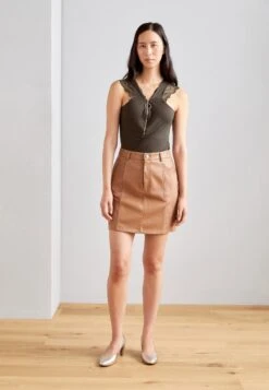 Gabor Decolleté - Puder 11 Gabor Decolleté - Puder -Vendite Gabor 65c3b0409116439c8523d2b247360d2a